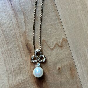 Gold Pearl Pendant Necklace